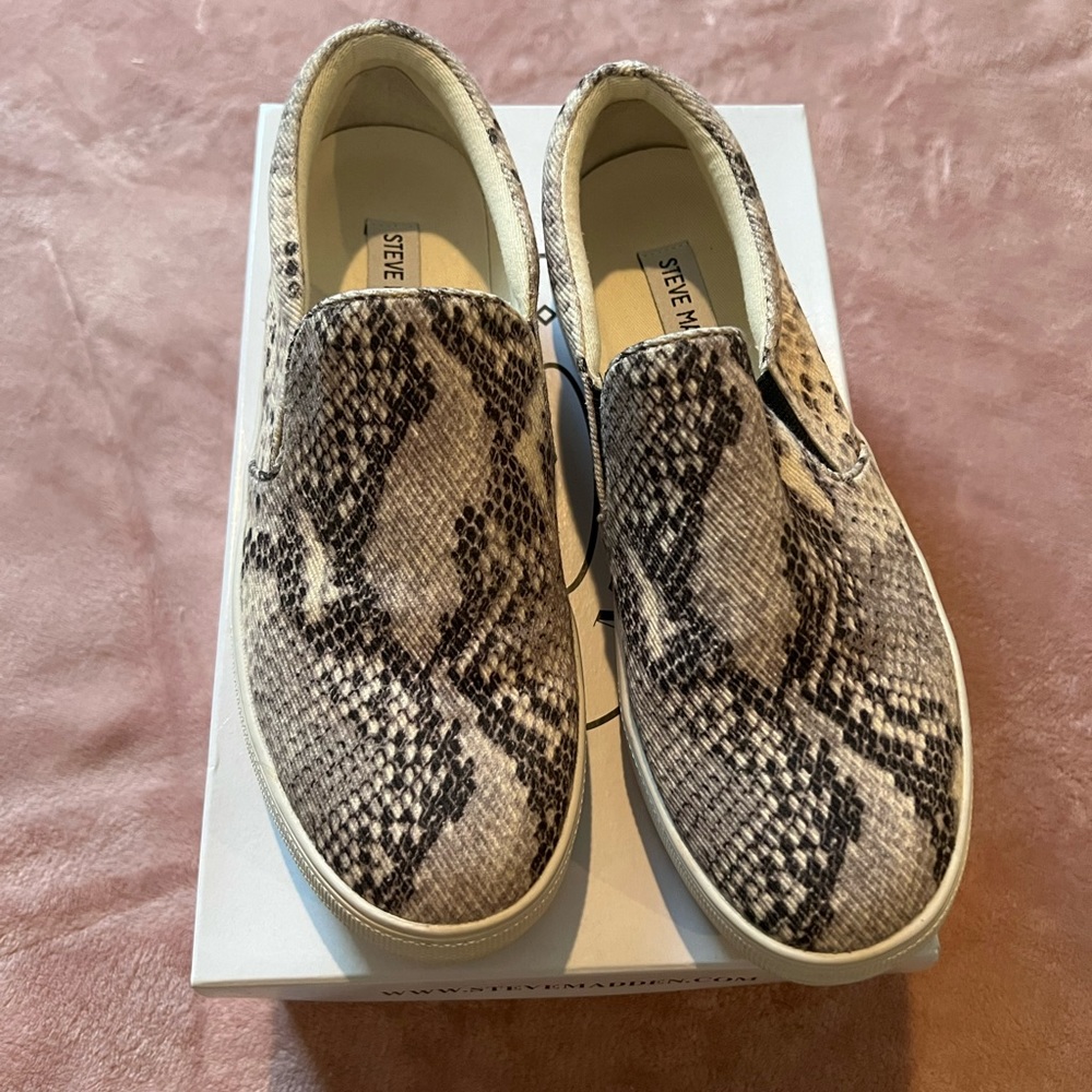 Steve Madden - Platform Snake Pront shoes